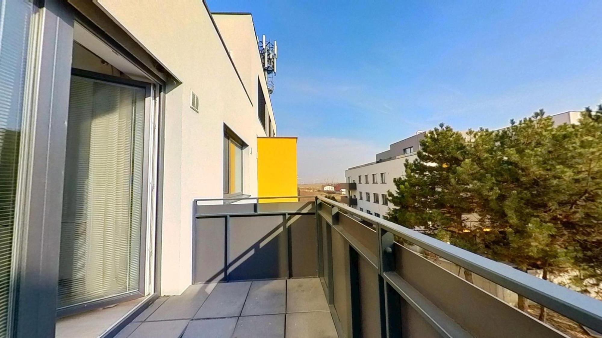 Air-Conditioned 2 Room Apartment, With Terrace, Rovinka, 302 Екстер'єр фото