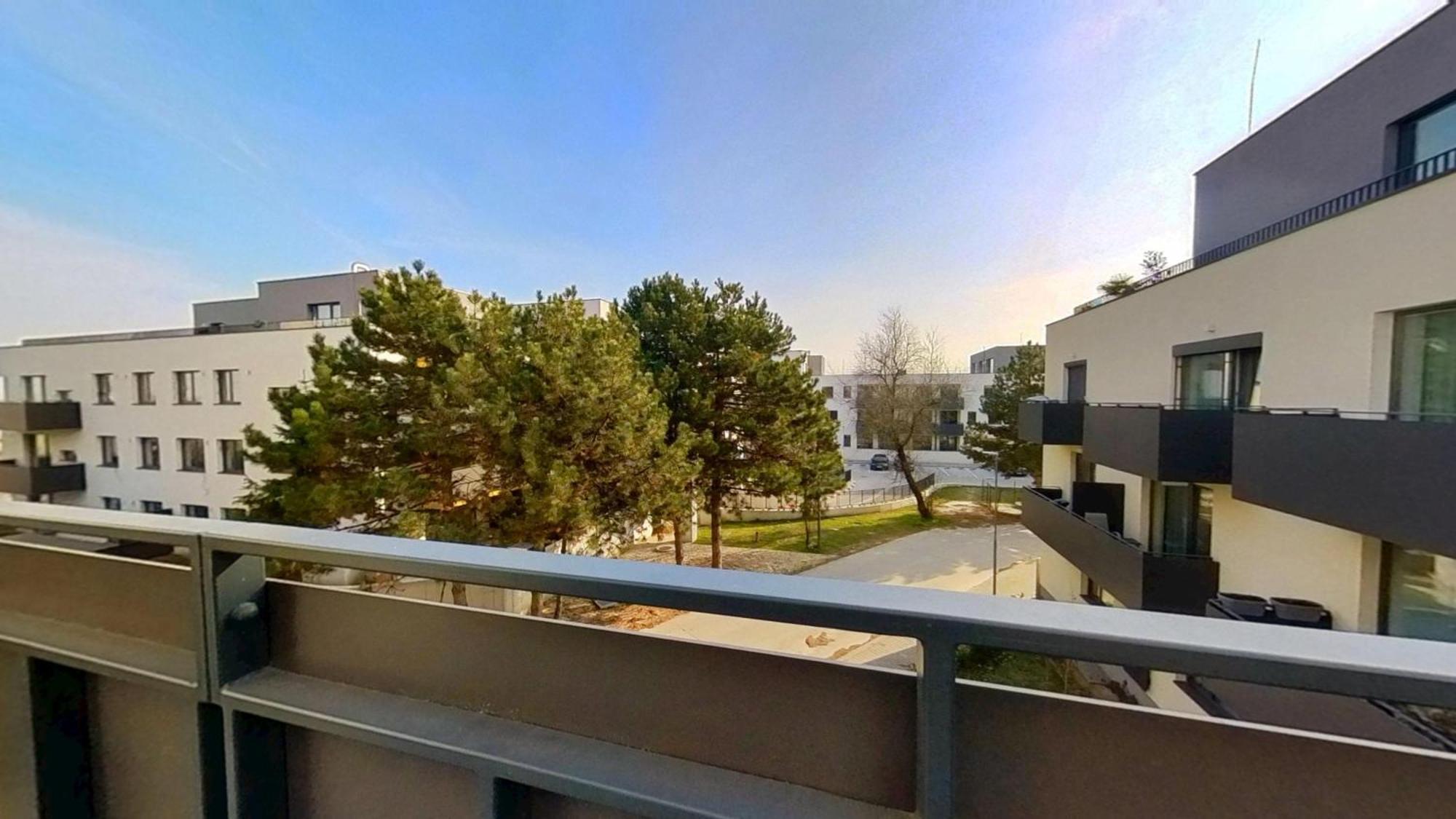Air-Conditioned 2 Room Apartment, With Terrace, Rovinka, 302 Екстер'єр фото