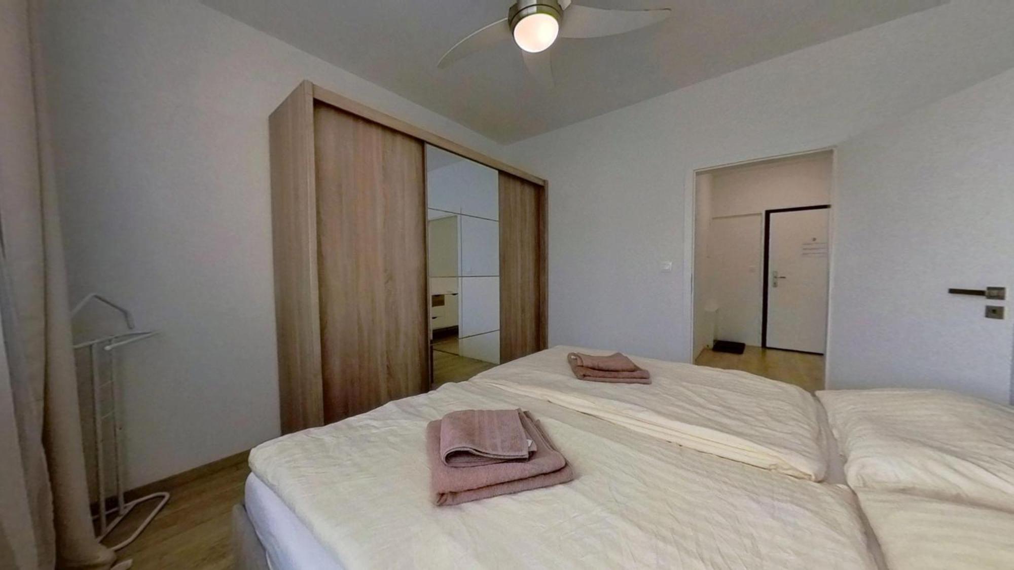 Air-Conditioned 2 Room Apartment, With Terrace, Rovinka, 302 Екстер'єр фото