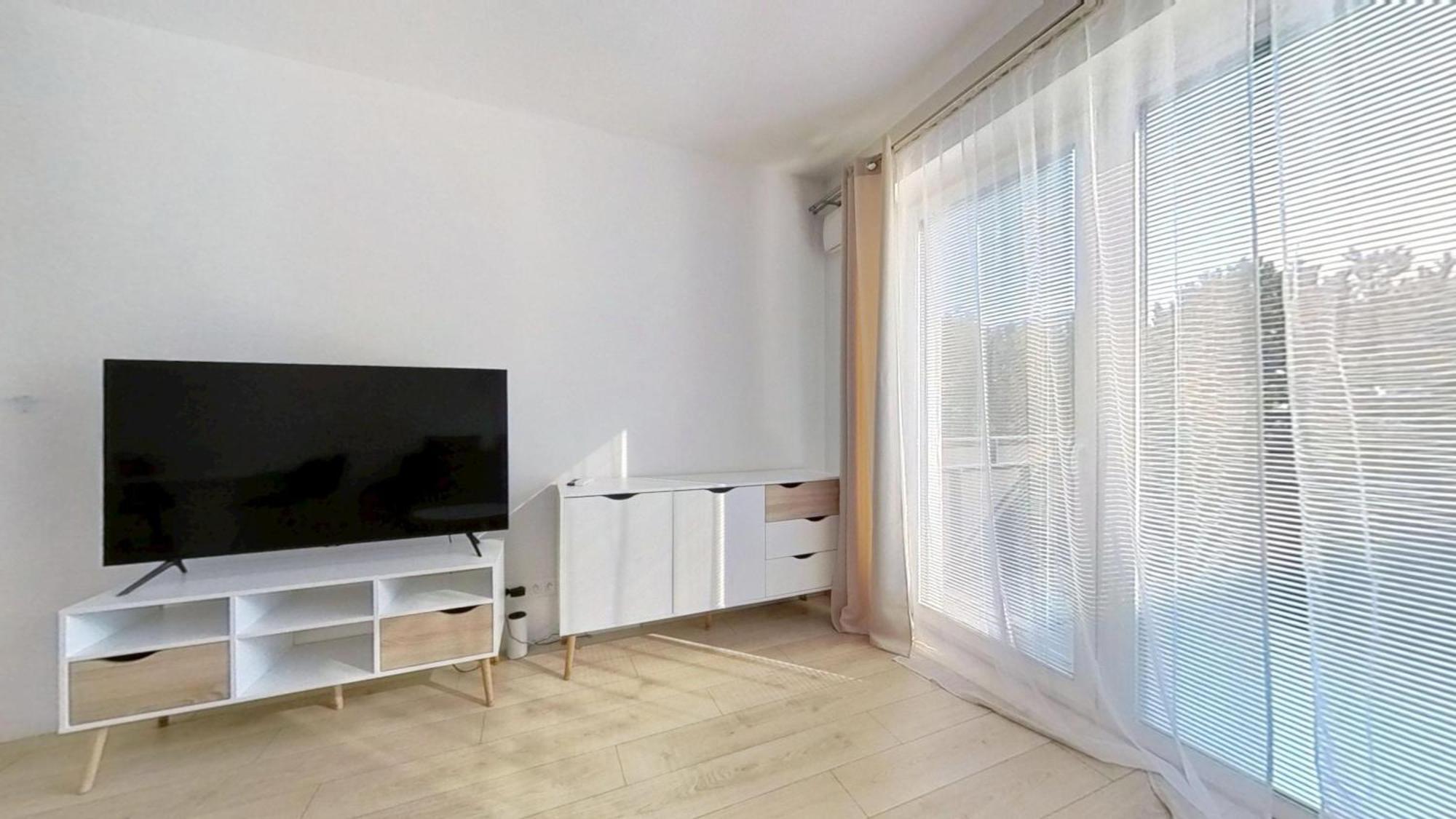 Air-Conditioned 2 Room Apartment, With Terrace, Rovinka, 302 Екстер'єр фото