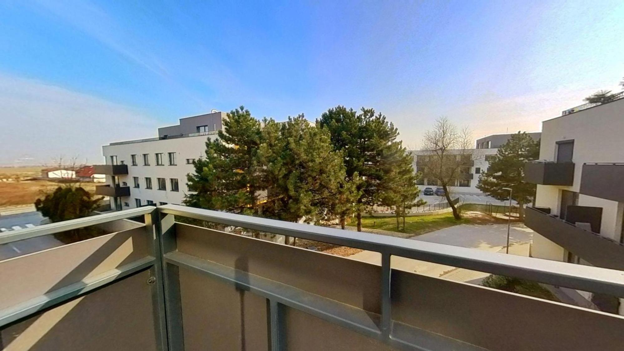 Air-Conditioned 2 Room Apartment, With Terrace, Rovinka, 302 Екстер'єр фото