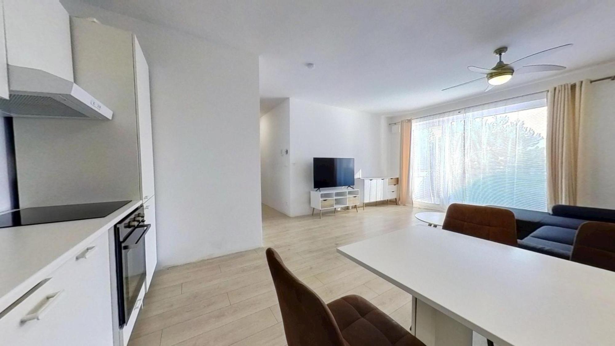 Air-Conditioned 2 Room Apartment, With Terrace, Rovinka, 302 Екстер'єр фото